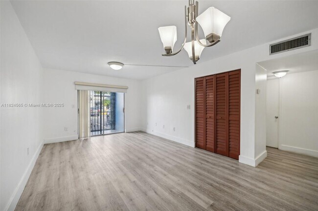 Building Photo - 145 SW 30th Ct