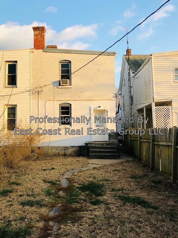 Building Photo - 617 N Mulberry St