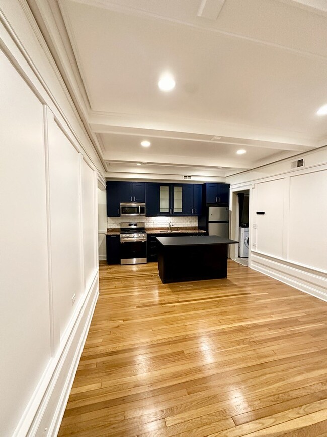 Building Photo - 3544 S King Dr