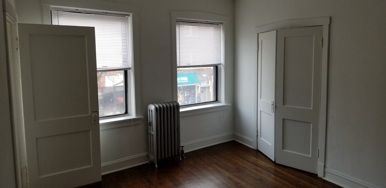 Primary Photo - 1701 W North Shore Ave