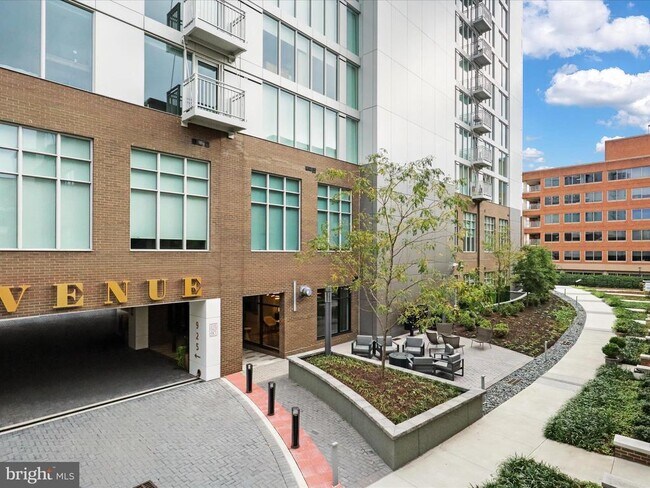 Foto del edificio - 925 N Fairfax St