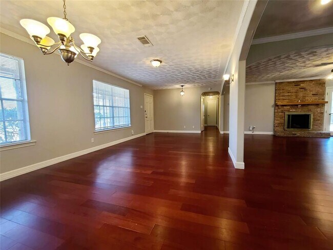 Building Photo - 10258 Vinemont St