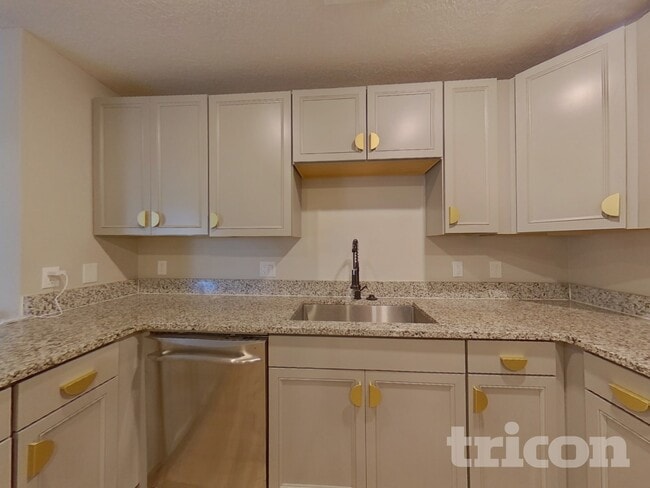 Foto del edificio - 4921 Simmons Rd