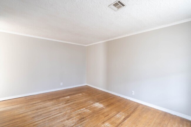 Building Photo - COMING SOON 3 Bed 1 Bath Home!!