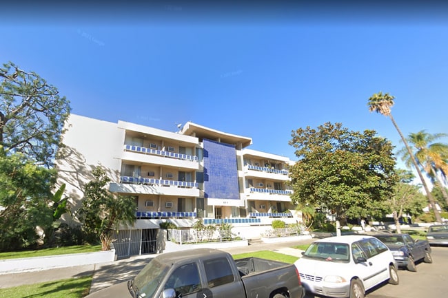 Building Photo - 533 S Harvard Blvd