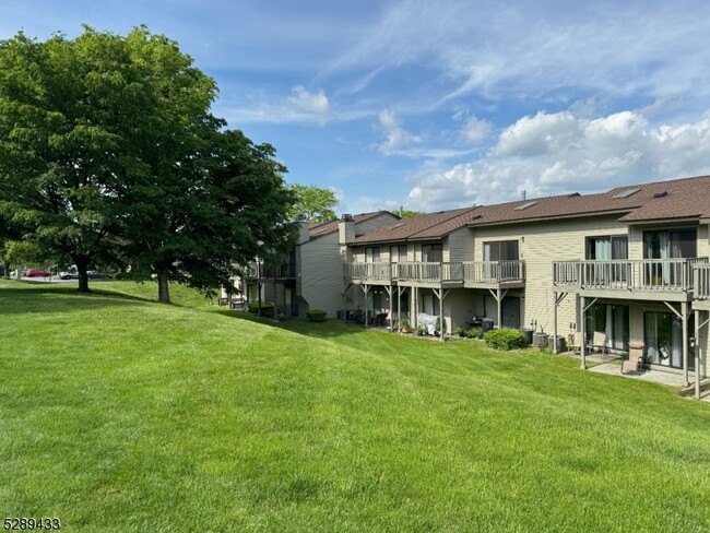 Building Photo - 1608 Spruce Hills Dr