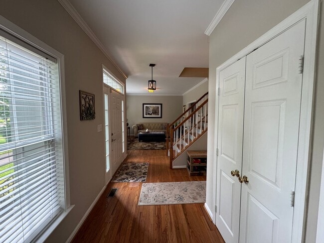 Building Photo - Stunning 4 Bed 3.5 Bath Single Family Home...