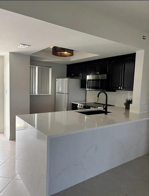 Foto del edificio - 25275 Rampart Blvd