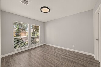 Building Photo - 12819 Wisteria Park Dr