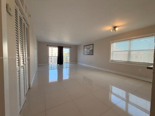 Building Photo - 4141 Nautilus Dr