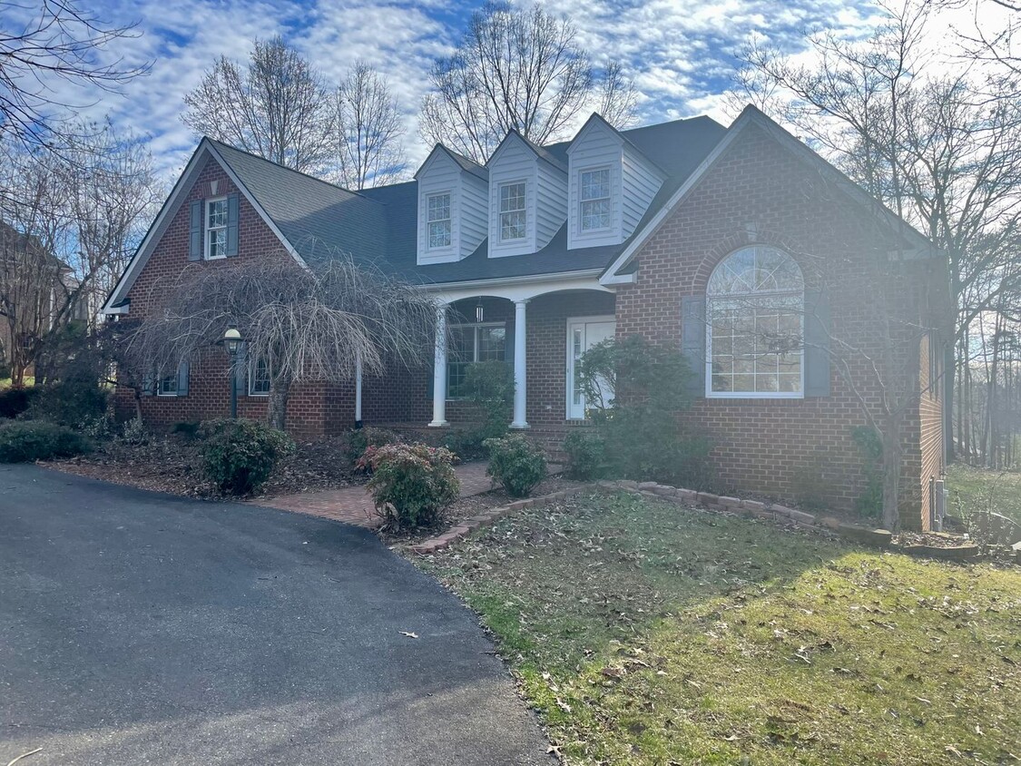 Primary Photo - Beautiful Home in Forest