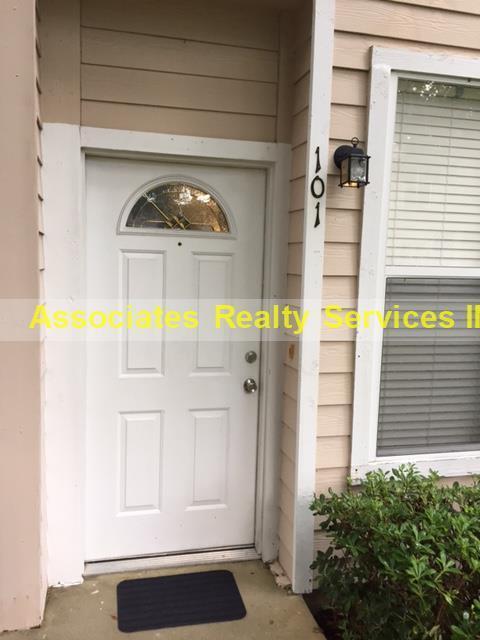 Building Photo - Close to Campus!! 2Br/2.5Ba-  2 Weeks Free...