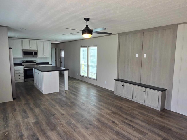 Foto del edificio - 22590 Cuttler Rd