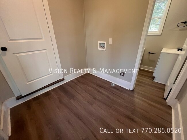 Building Photo - 107 Merrill St