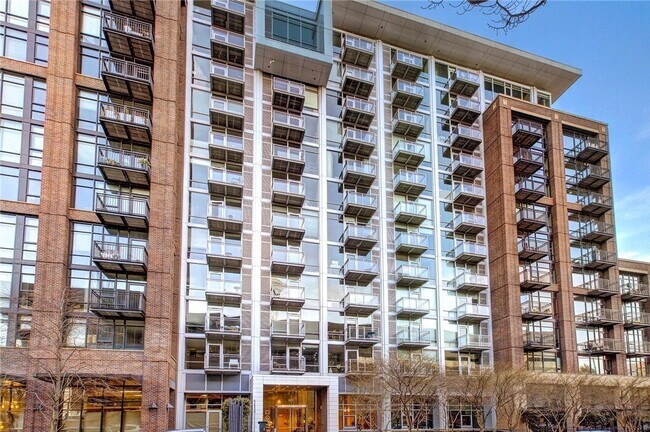 Building Photo - Open 2bdrm 1 bath with floor to ceiling windows!