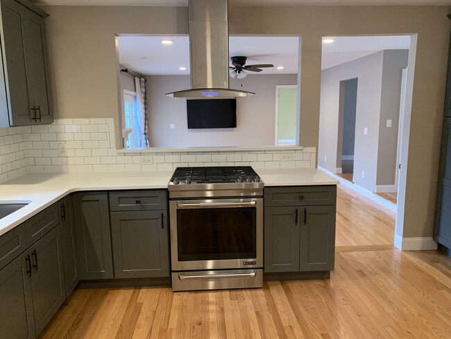Building Photo - 11 Taconic Dr
