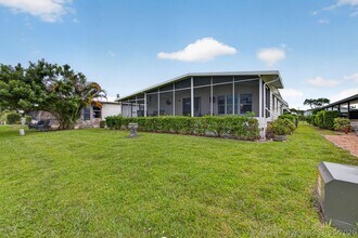 Building Photo - 7640 SE Shenandoah Dr