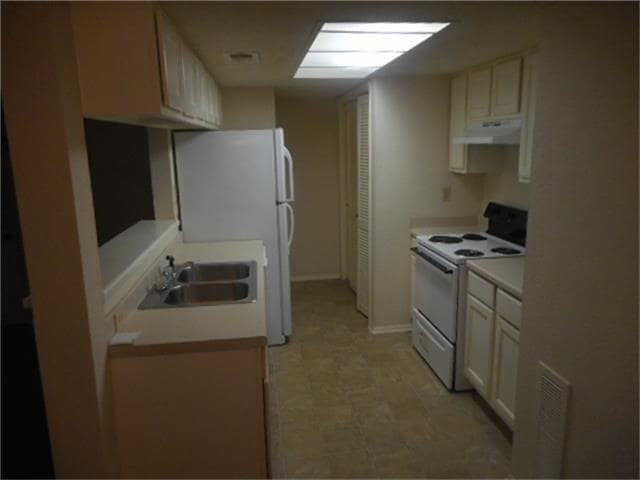 Building Photo - 5644 Birchmont Dr