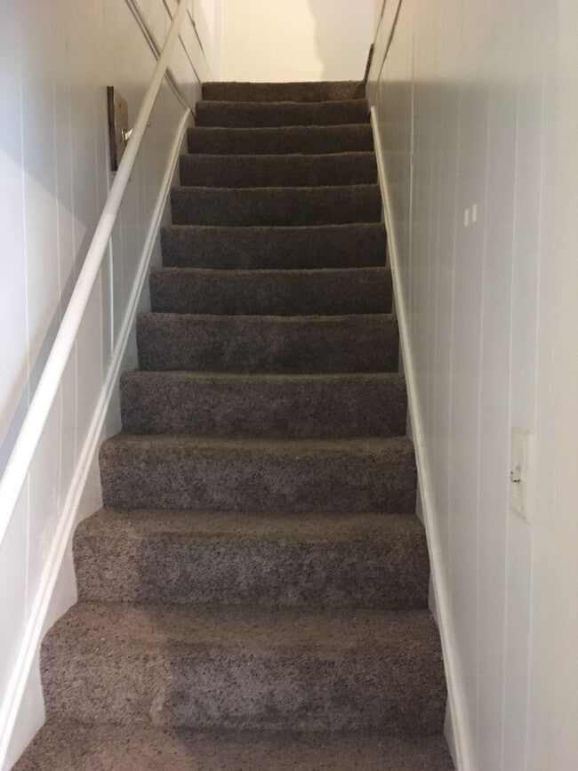 Building Photo - $950 - 3 bed 1 bath - Single Family Home