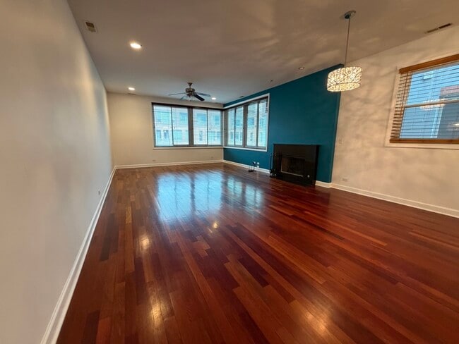 Foto del edificio - 1730 N Western Ave