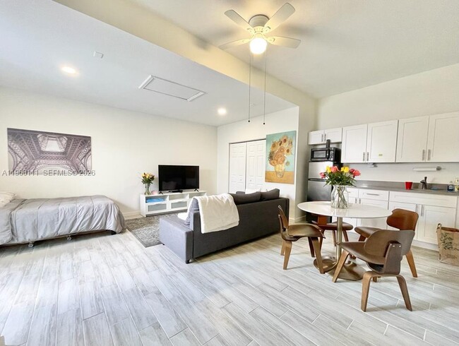 Building Photo - 15477 SW 23rd Ln