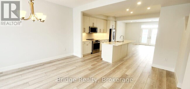 Building Photo - 990 Deveron Crescent