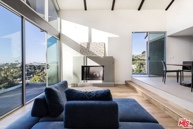 Foto del edificio - 5636 Tuxedo Terrace