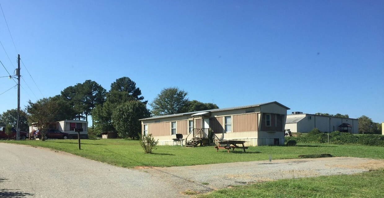 Primary Photo - 1700 Dewberry Rd
