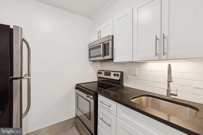 Building Photo - 224 W Rittenhouse Square