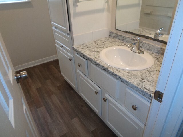 Foto del edificio - 701 Foster Dr