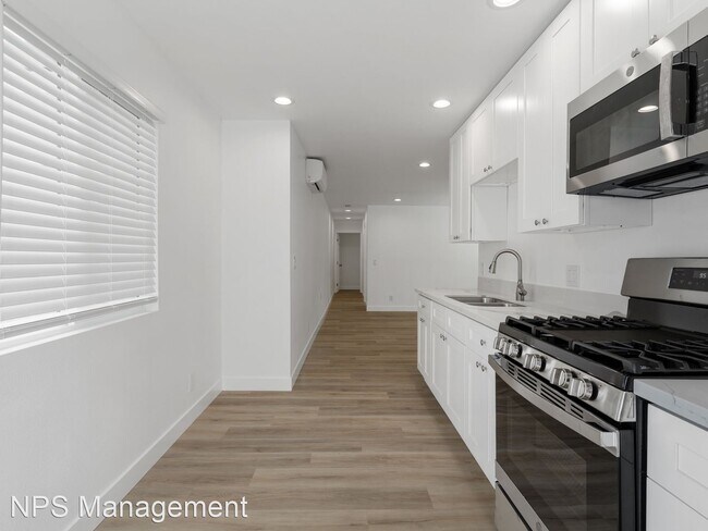 Building Photo - 2 br, 1 bath Apartment - 2049 Cerritos Ave...