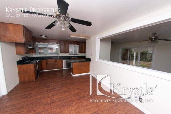 Building Photo - Nice California Meadows property with four...