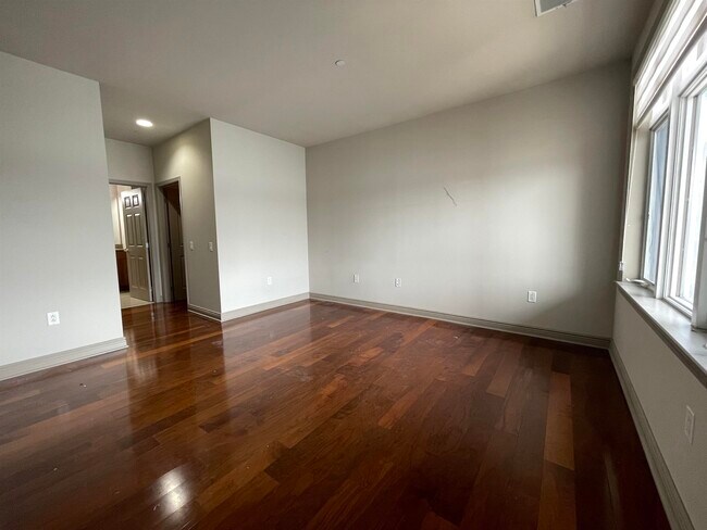 Foto del edificio - 7400 River Rd