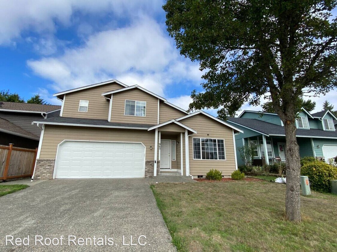 4 br, 2.5 bath House 943 127th St Ct E House Rental in WA