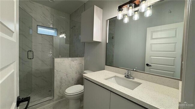 Foto del edificio - 906 Hidden Hls St