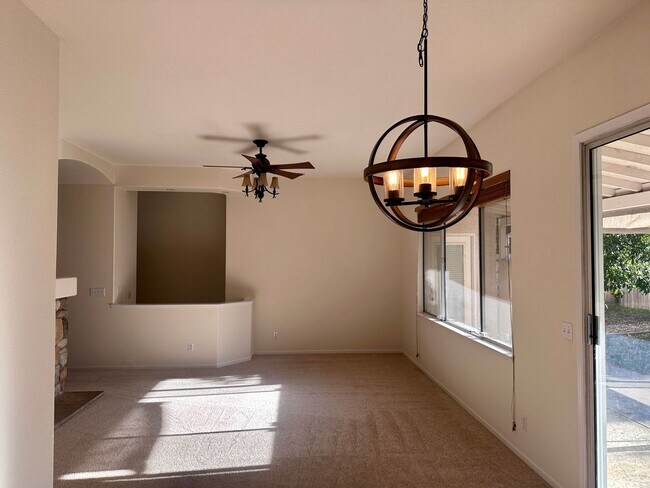 Foto del edificio - Gorgeous 3bd/2ba with 2 Car Garage in the ...
