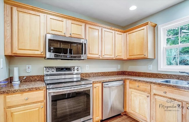 Building Photo - 4553 Farm Lake Dr