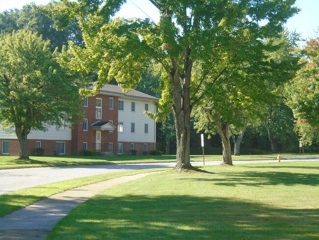 Building Photo - 4 Eastway Dr