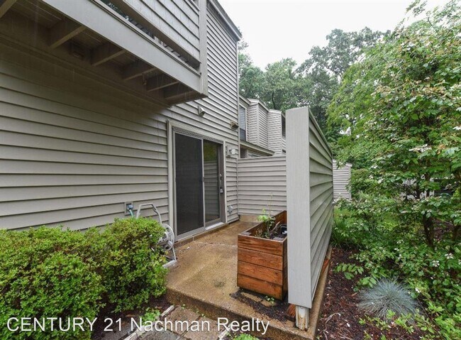 Building Photo - 3 br, 2.5 bath House - 78 Summer East