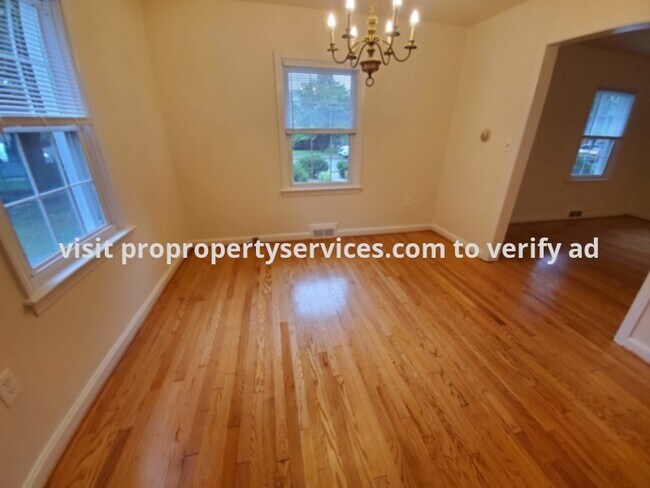 Building Photo - Close to everything!