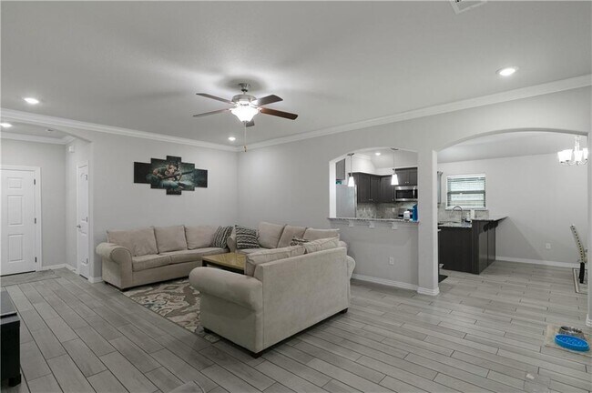 Building Photo - 6906 SW Basswood Ave