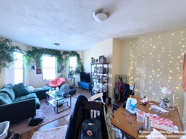 Building Photo - 1578 Tremont St