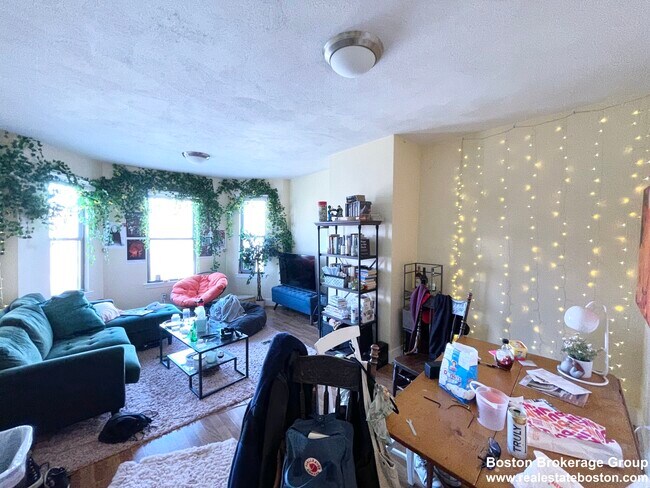 Foto del edificio - 1578 Tremont St