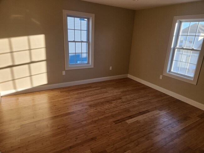 Building Photo - 48 Elmwood St