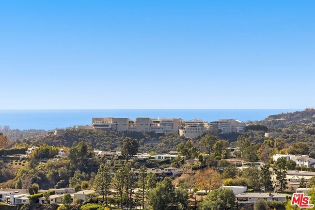 Foto del edificio - 1041 Somera Rd