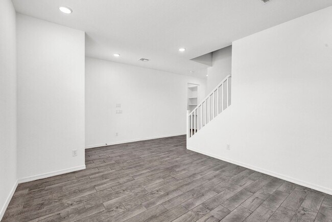 Building Photo - Newly Built 4-bed / 2.5 Bath Home in Quiet...