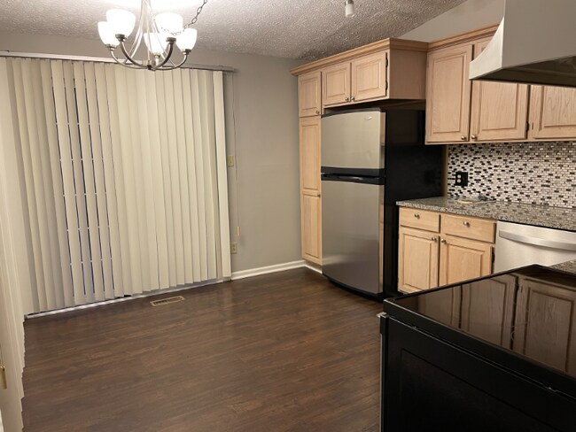 Foto del edificio - 3351 Chetwood Pl