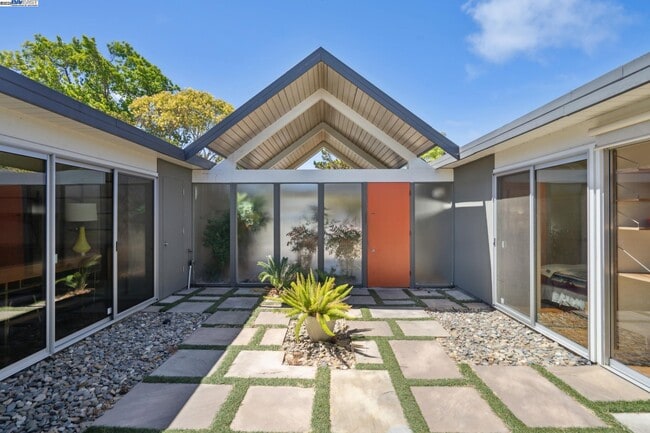 Building Photo - 3767 Gainsborough Dr