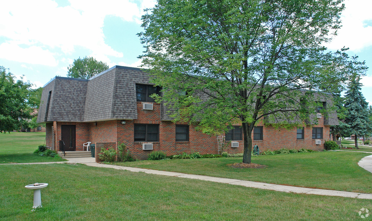 Primary Photo - Lincoln Manor Senior Apartments