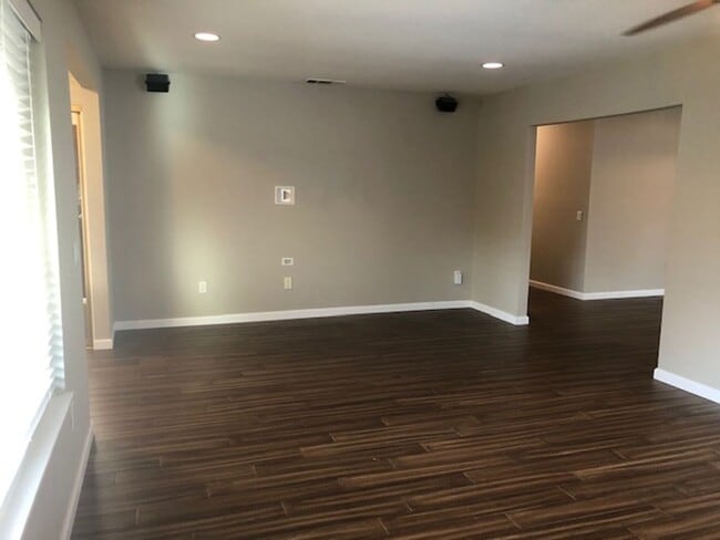 Building Photo - Beyond Spacious 4 Bedroom home for Rent